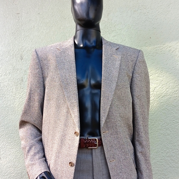 NEW ENGLAND COLLECTION MEN'S PURE SILK LUXURY (2) BUTTON BLAZER - Picture 3 of 17